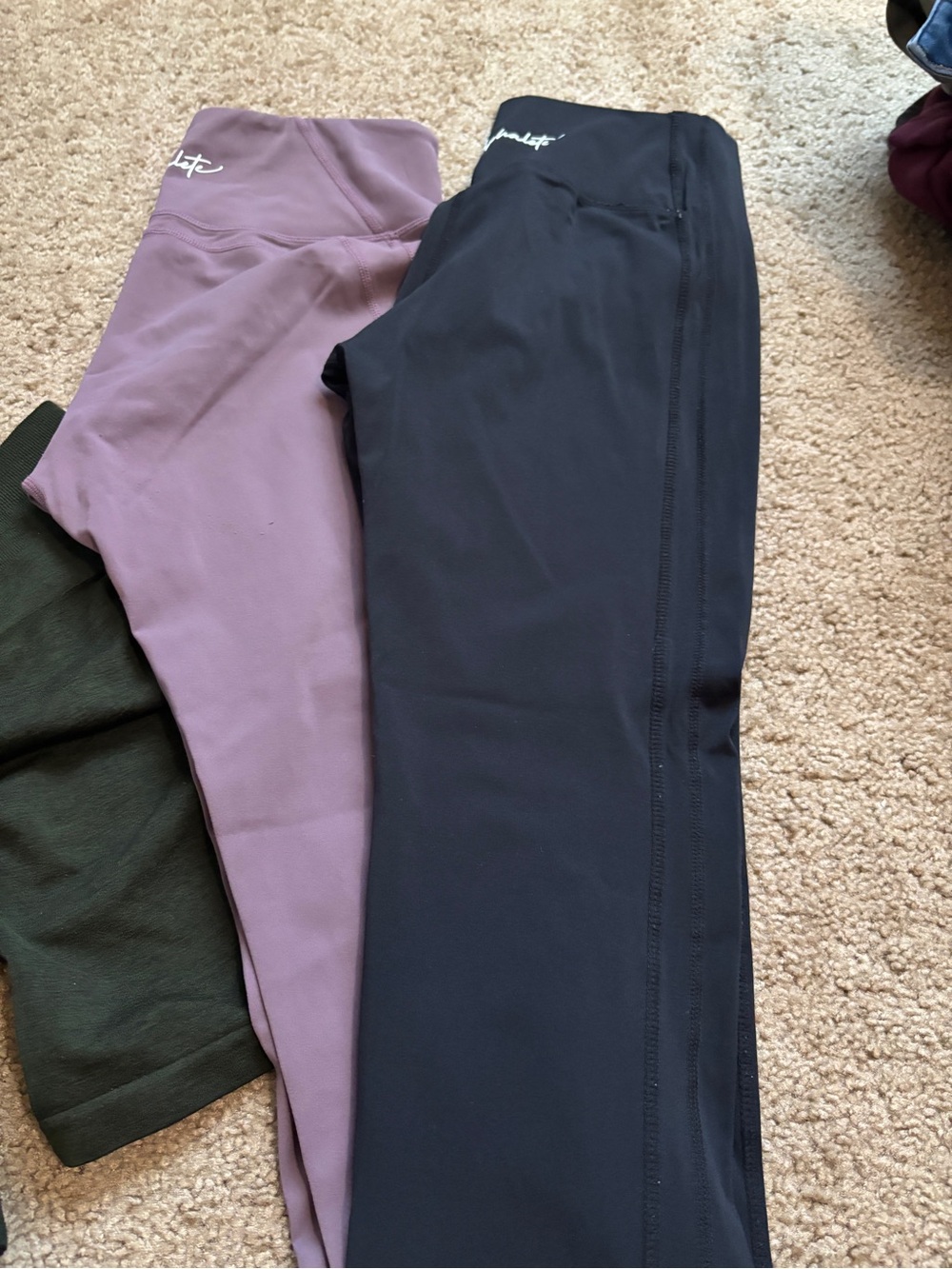 Alphalete Women's Olive Green Scrunch-Back Bike Shorts and 2 Alphalete Leggings
